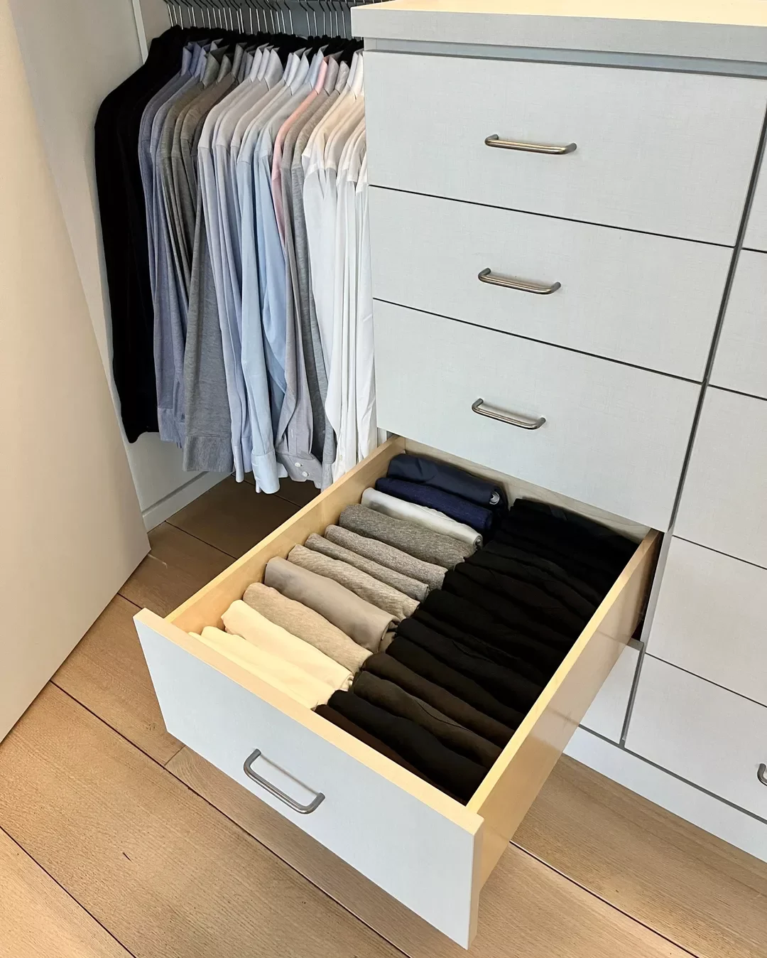 36 Brilliant Closet Organization Ideas to Transform Your Space Arrange Folded Clothes Vertically