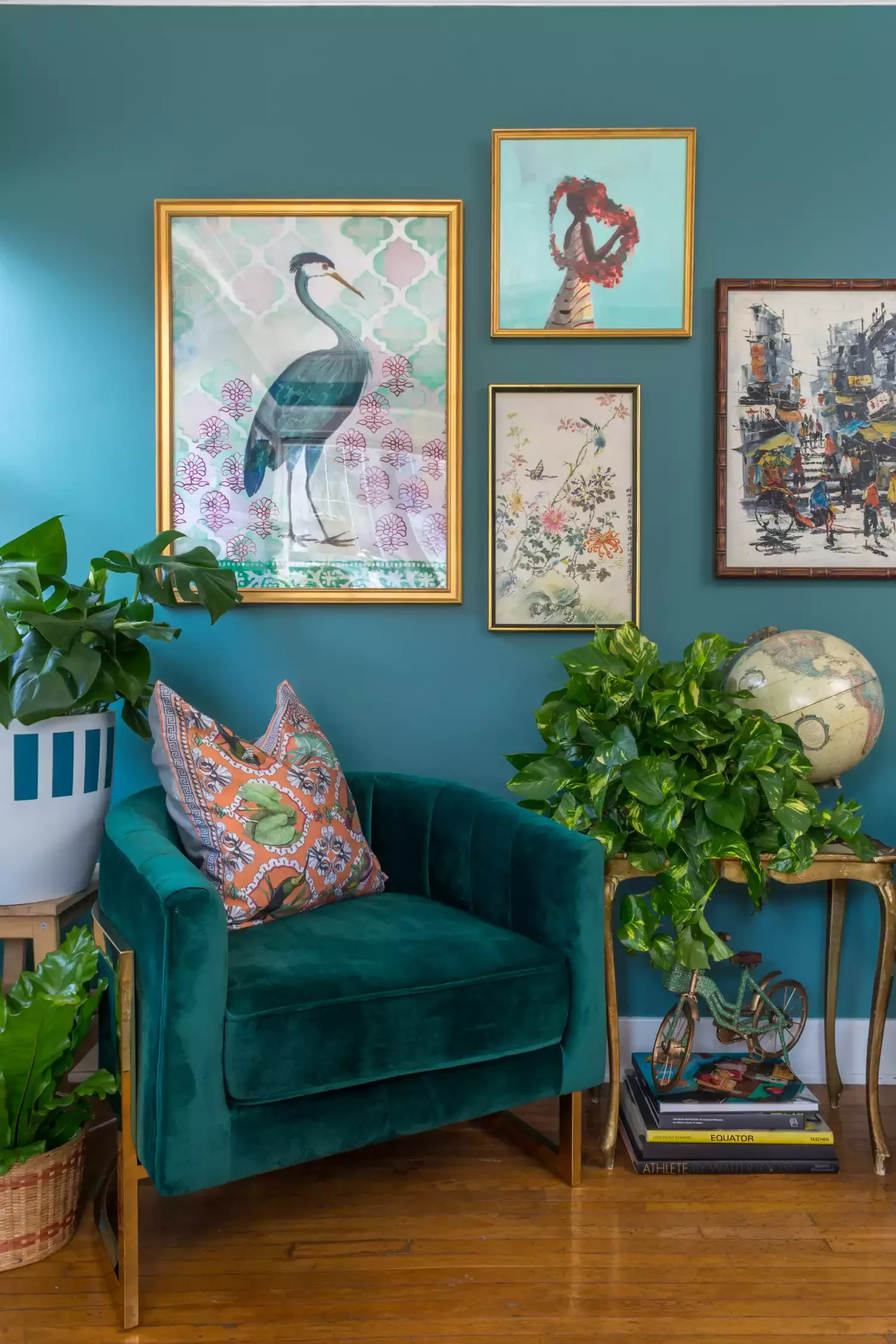 32 Stunning Green Accent Wall Ideas That'll Transform Your Space 31 Art-Filled Green Accent Wall