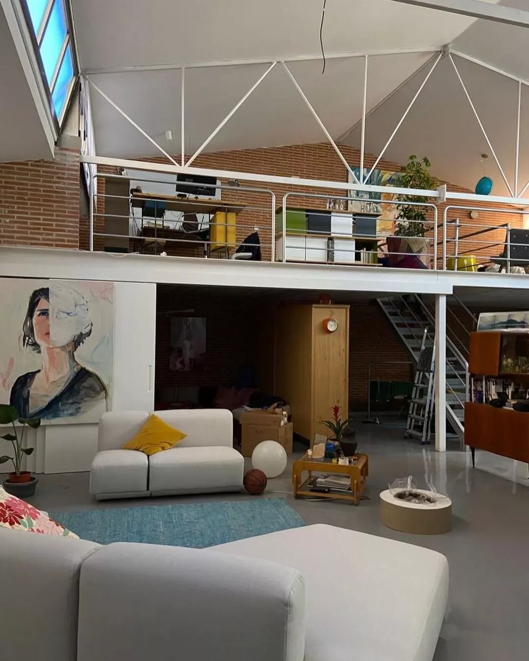 20 Stunning Ways to Transform Your Loft Into a Cozy Home 10 Artsy Loft