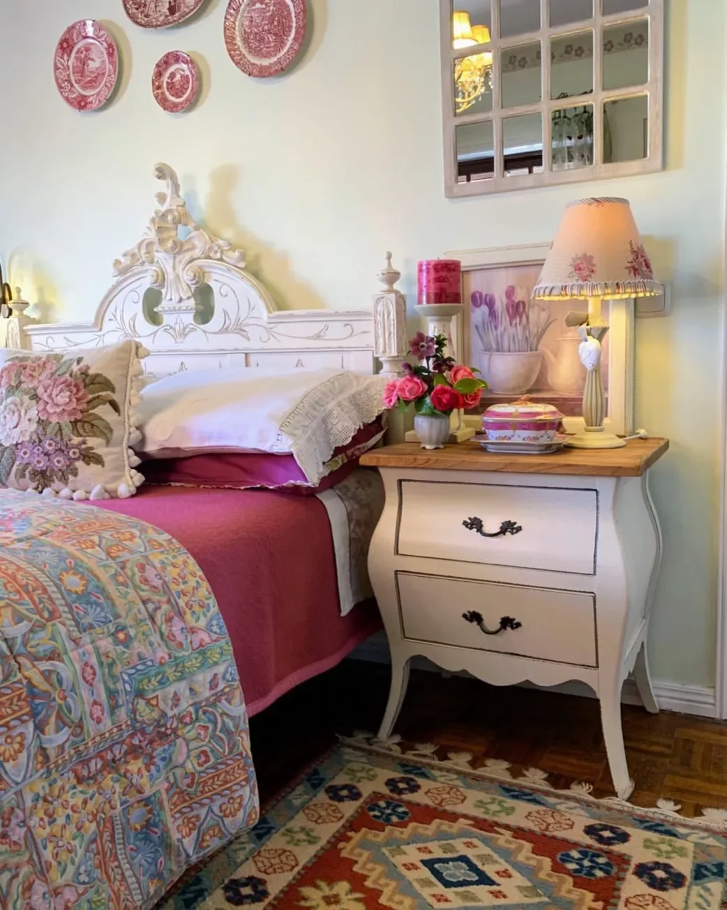 34 Dreamy Cottagecore Bedroom Ideas That Will Make You Want to Redecorate Tonight 22 Assemble a Plate Wall