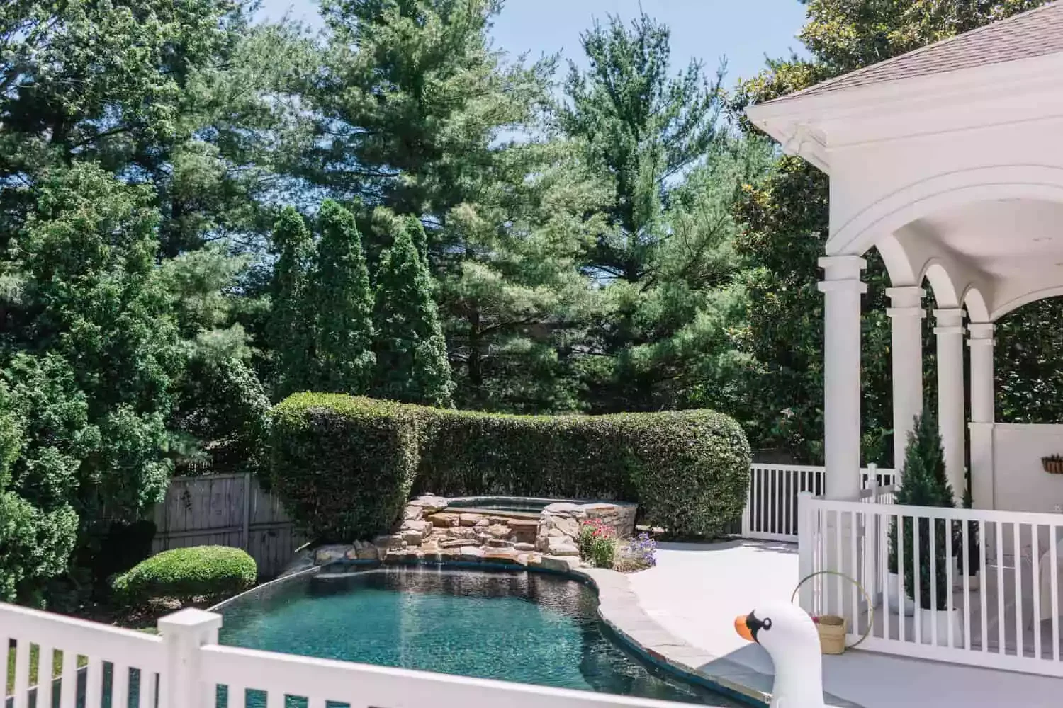 52 Beautiful Courtyard Ideas That Transform Your Outdoor Living Space Asymmetrical Courtyard
