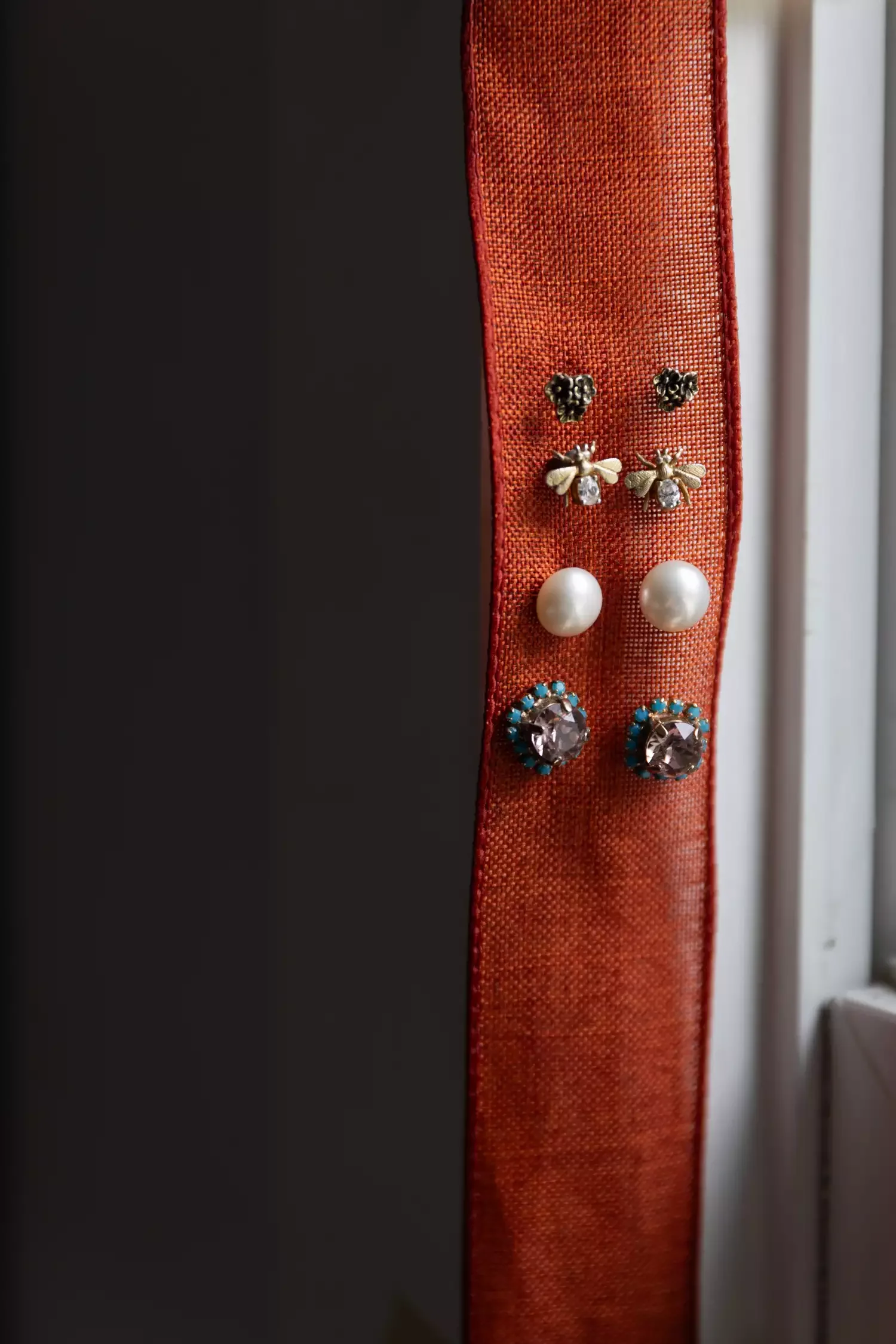 20 Creative Jewelry Organization Ideas That Beautify Your Space Attach Earrings to a Ribbon