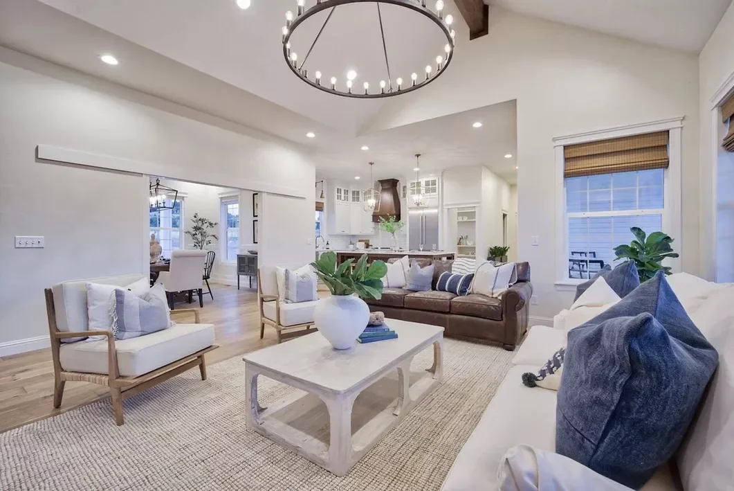 28 Stunning Open Kitchen Living Room Design Ideas You'll Absolutely Adore 24 Avoid Contrasting Light Fixtures