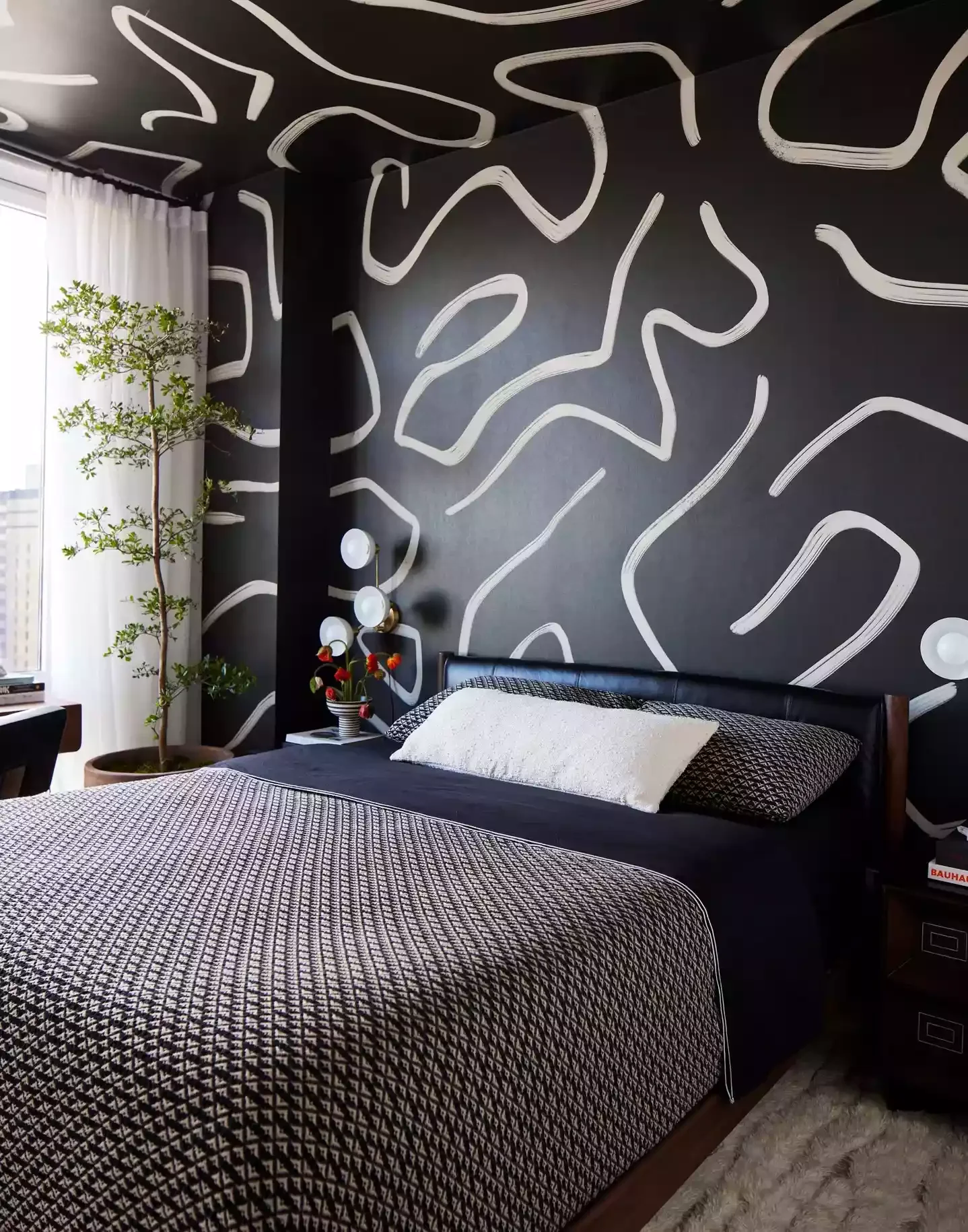 25 Clever Small Primary Bedroom Ideas That Make Your Space Feel Surprisingly Spacious 3 B&W Small Bedroom