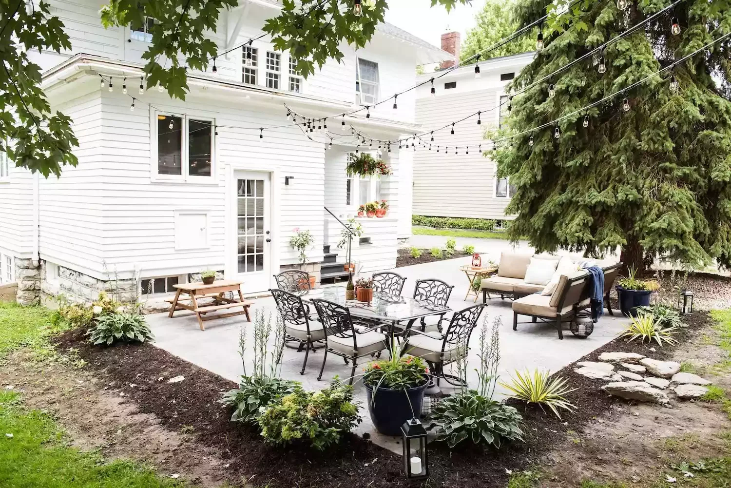 17 DIY Outdoor Decorating Projects to Transform Your Home's Landscape Backyard Patio & Makeover