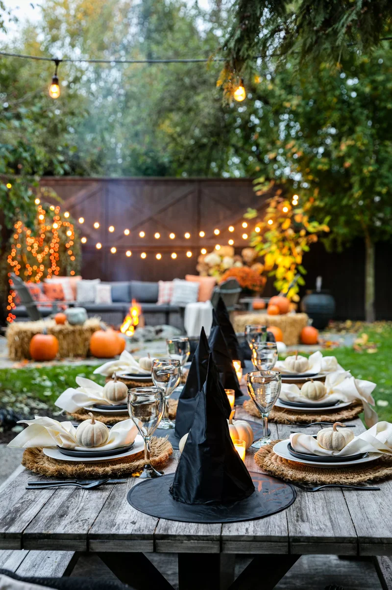 25 Elegant White Pumpkin Ideas for Stunning Fall Decor 10 Backyard Pumpkin Decor
