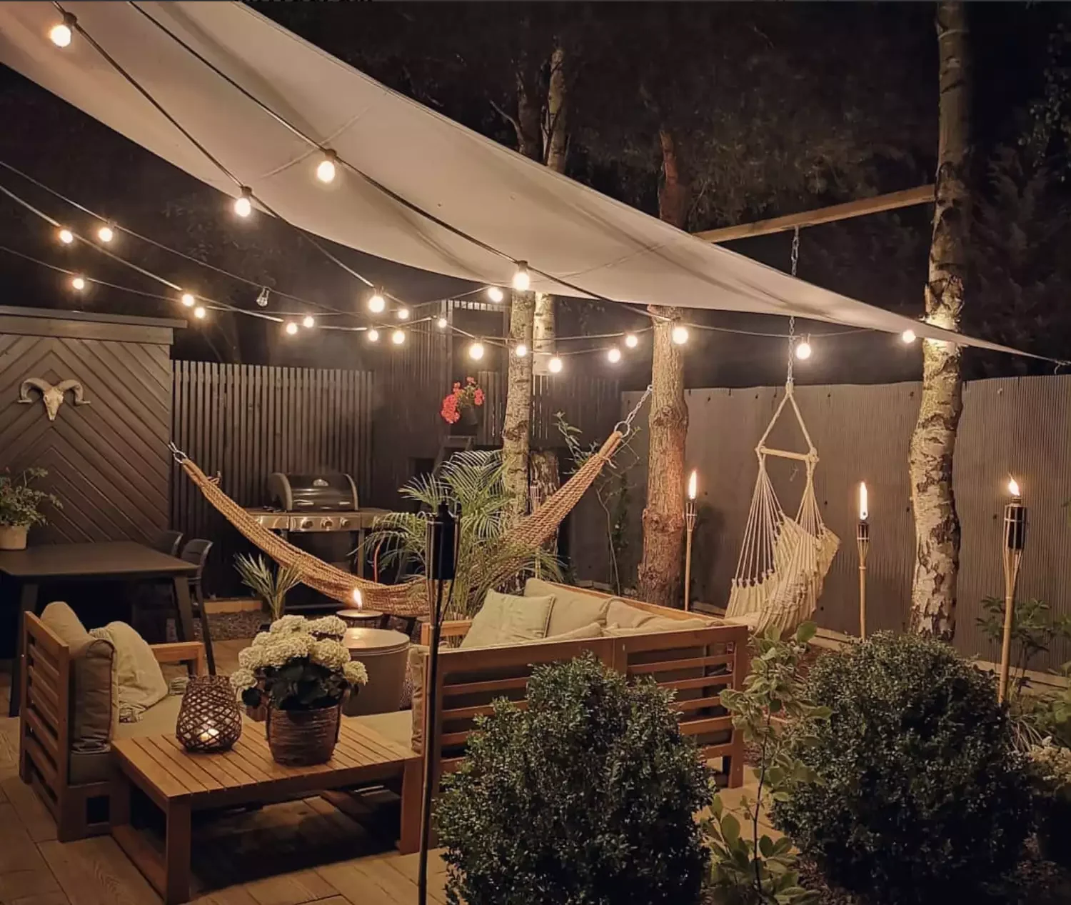 26 Backyard Lighting Ideas That Completely Transform Outdoors Backyard Torches