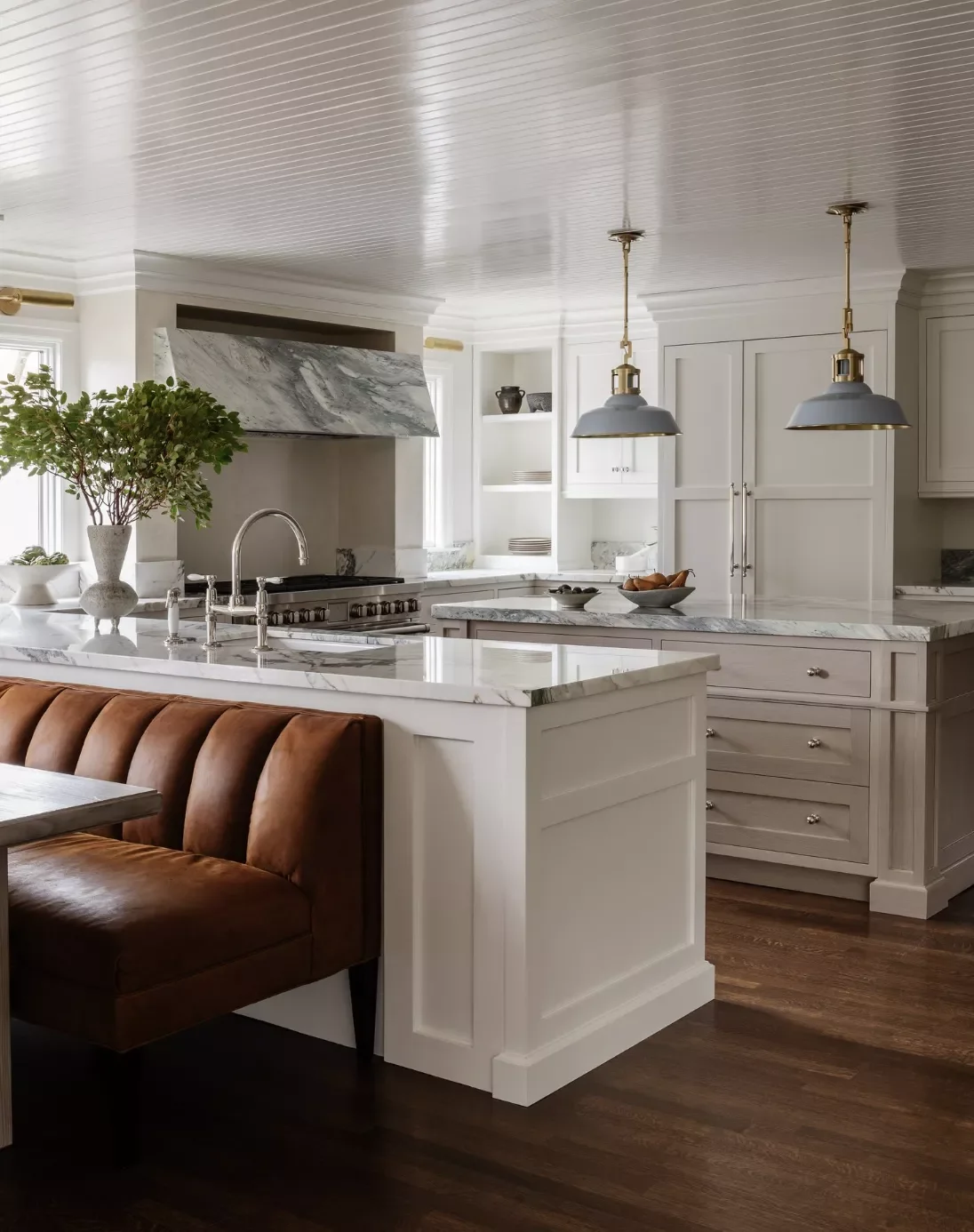 35 Stunning White and Gold Kitchen Designs for Ultimate Luxury Balance With Dark Hardwood