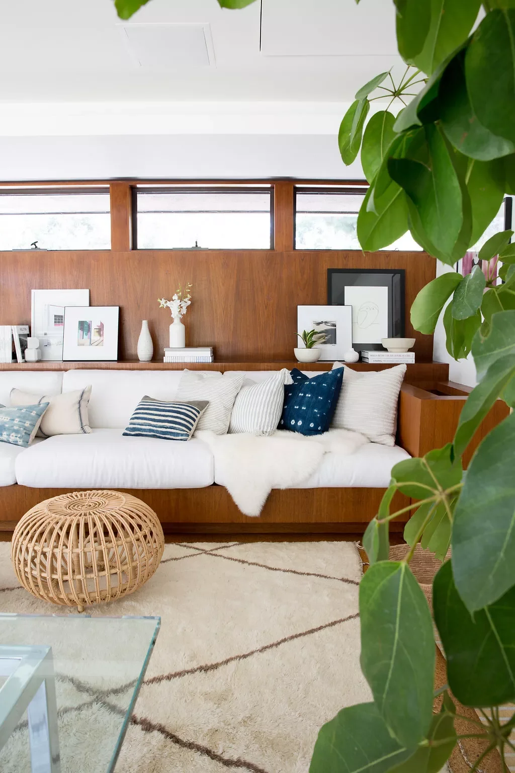 38 Charming Coastal Farmhouse Decorating Ideas to Transform Your Home 29 Balance the Colors