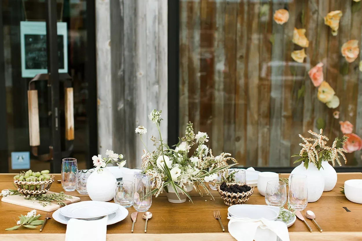 34 Stunning Tablescape Ideas to Transform Your Dining Experience All Year Long Bare Table Tablescape