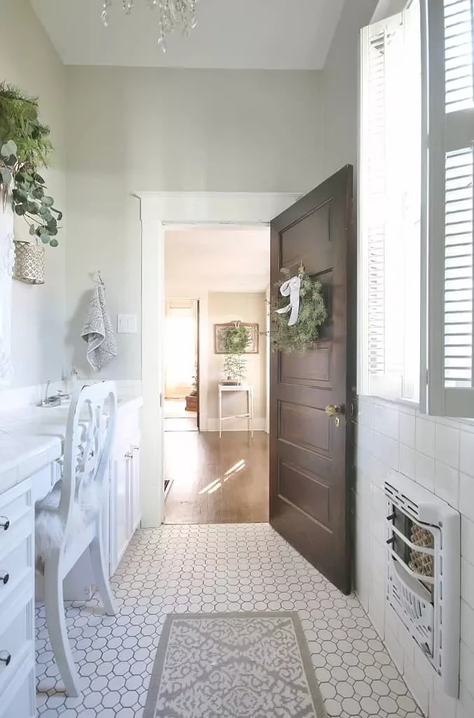 30 Christmas Door Decorating Ideas That Create Masterpieces Bathroom Door Wreath