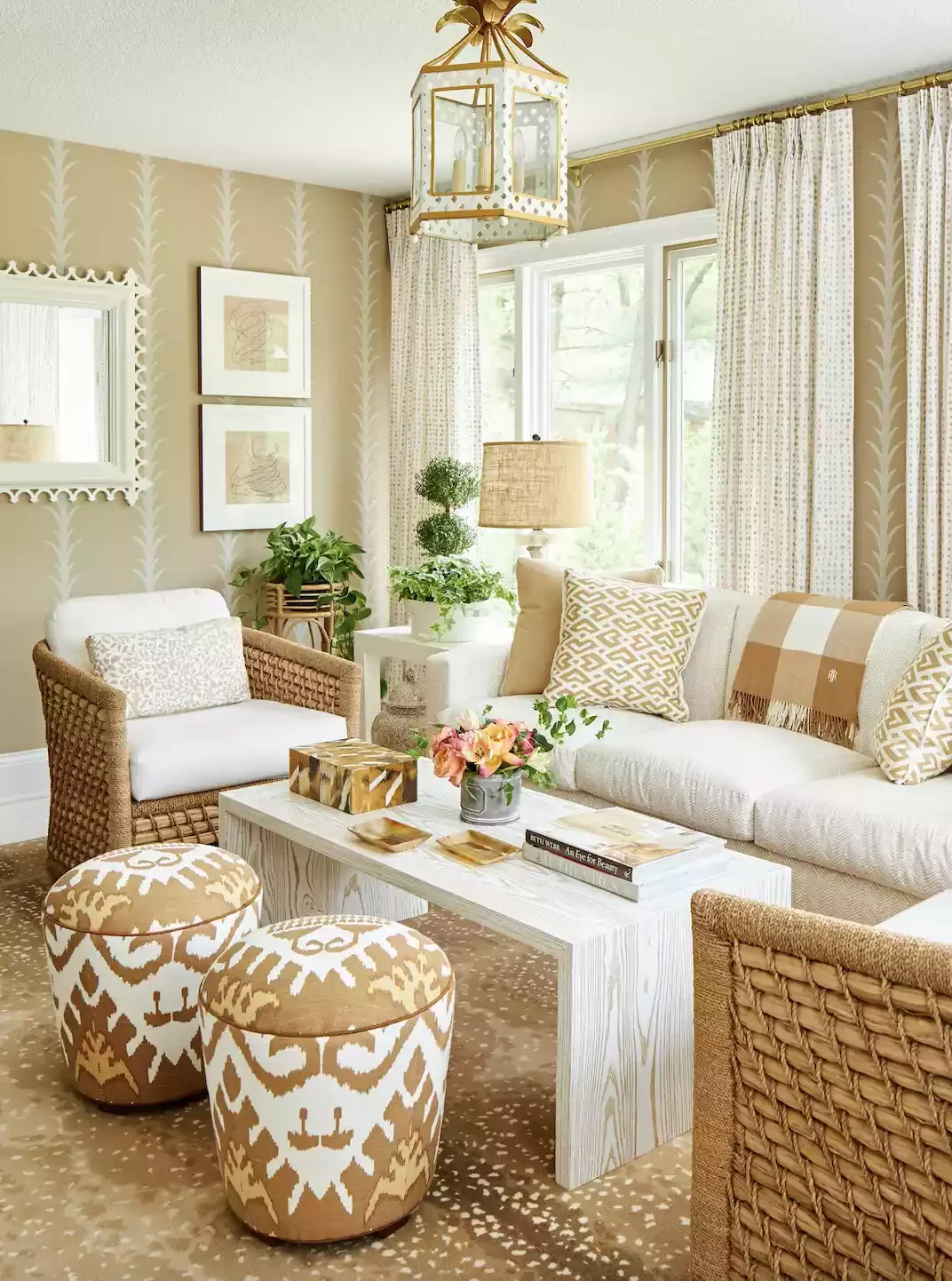 35 Stunning Living Room Wallpaper Ideas to Transform Your Space 8 Beach Accents