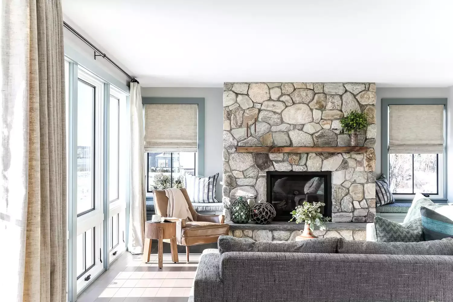 32 Coastal Living Room Ideas That Bring Ocean Vibes Home 28 Beach Rocks