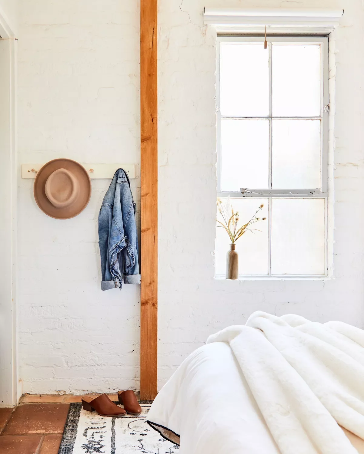 25 Stylish Hat Storage Solutions That Keep Your Collection Organized Bedroom Hat Rack