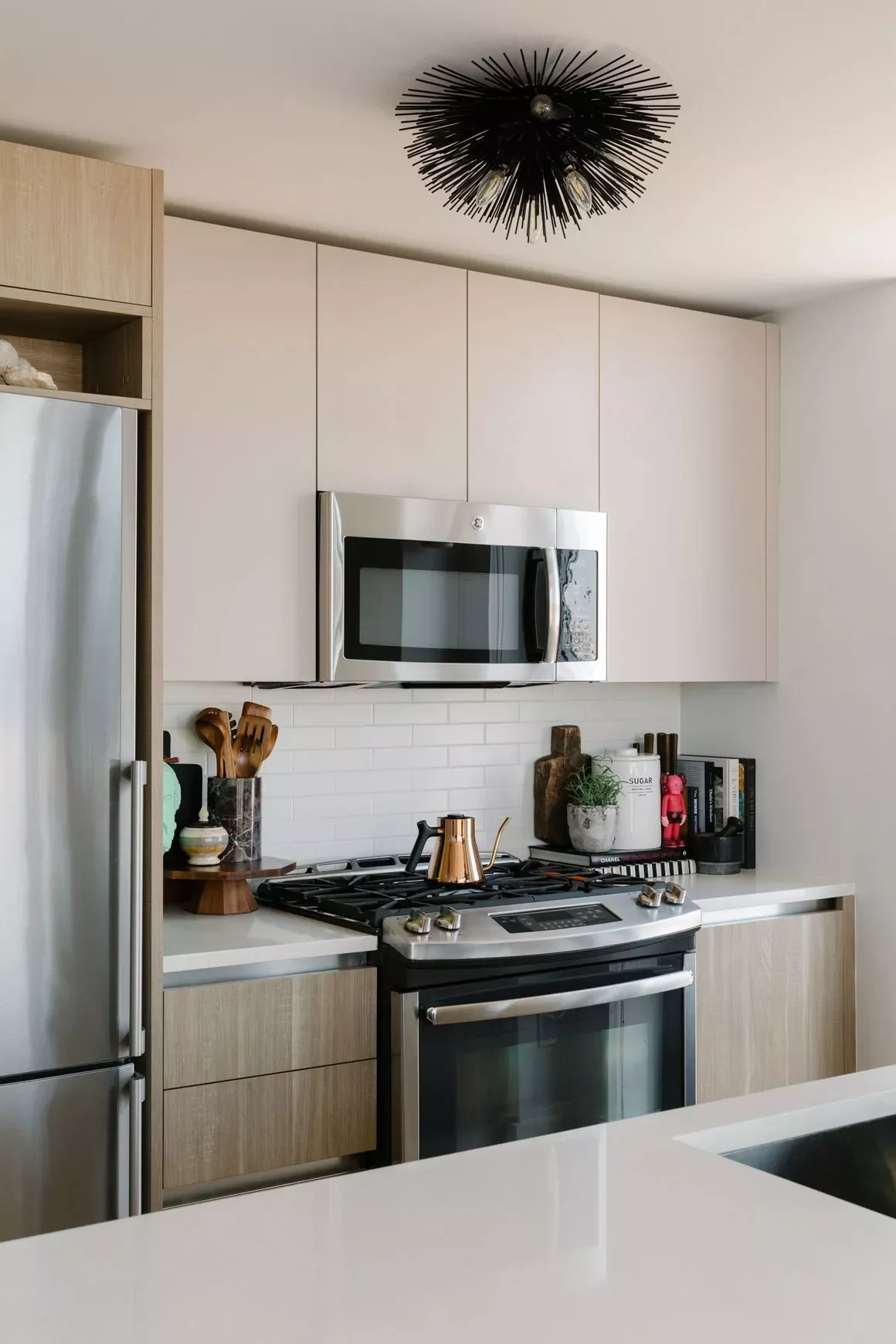 37 White Backsplash Ideas That Transform Any Kitchen Style Beige Cabinets