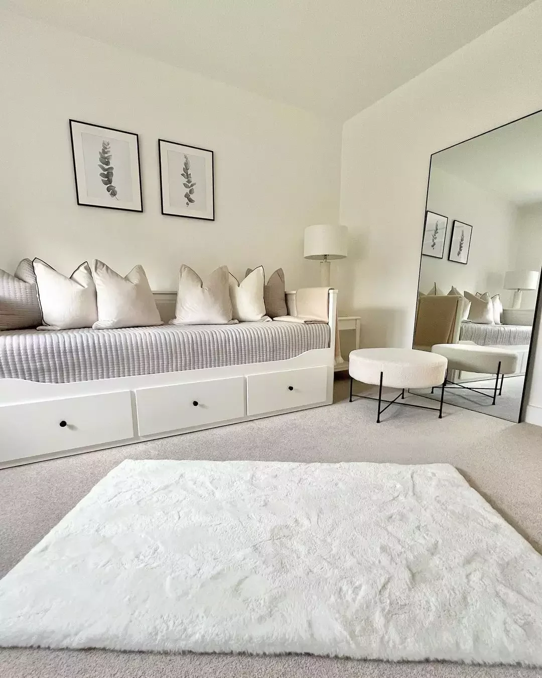 33 Stylish Beige Bedroom Ideas That Will Transform Your Space 21 Beige Daybed