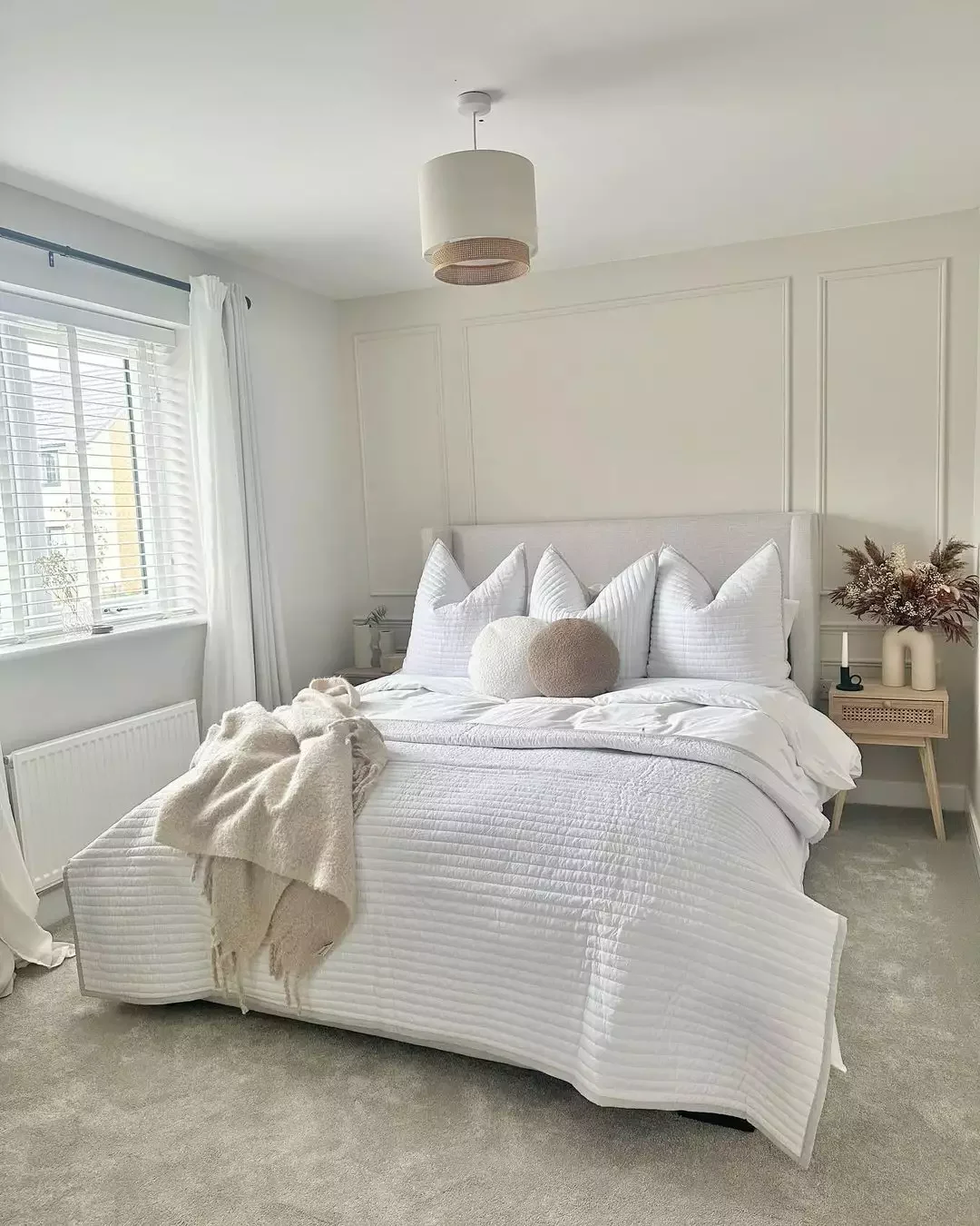 33 Stylish Beige Bedroom Ideas That Will Transform Your Space 19 Beige Picture Frame Molding