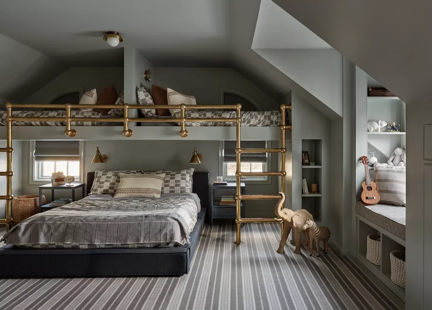 25 Amazing Bunk Room Designs That Work for Every Age 3 Big Brass Bed