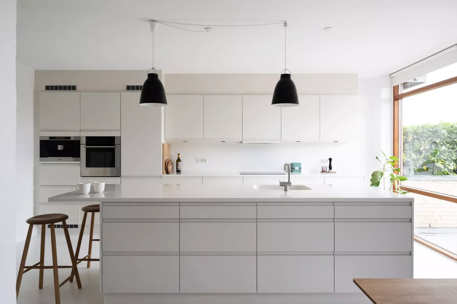 59 Timeless White Kitchen Design Ideas That Never Go Out of Style Black Accents