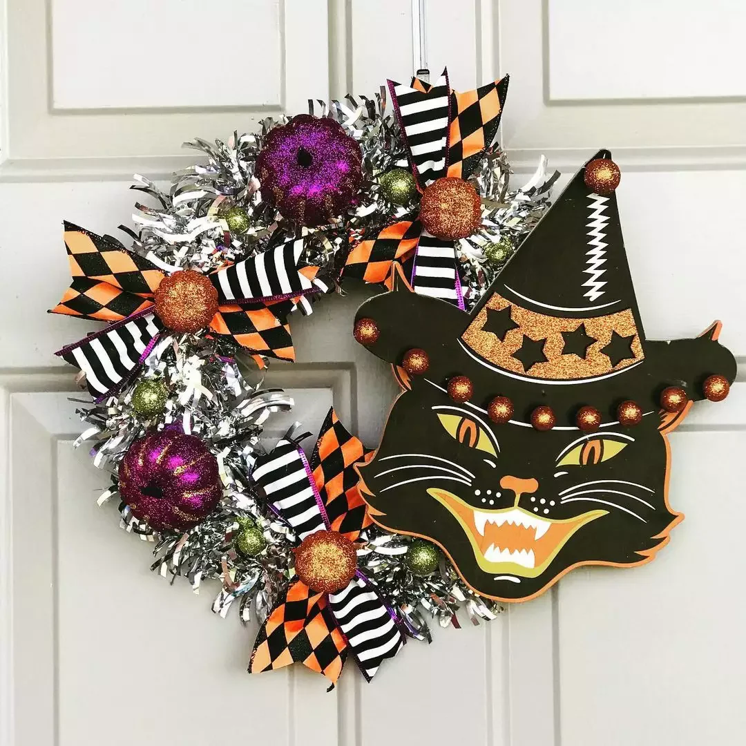 45 Spooktacular Halloween Wreath Ideas That Will Make Your Front Door the Neighborhood's Favorite Stop 9 Black Cat Halloween Wreath