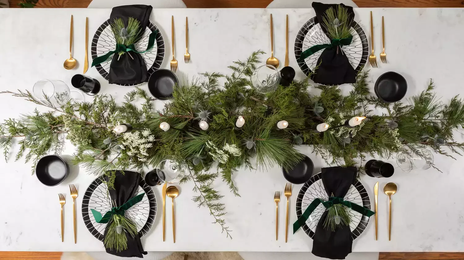 40 Stunning Christmas Table Decor Ideas That Will Make Your Holiday Gatherings Unforgettable 3 Black Contrasts