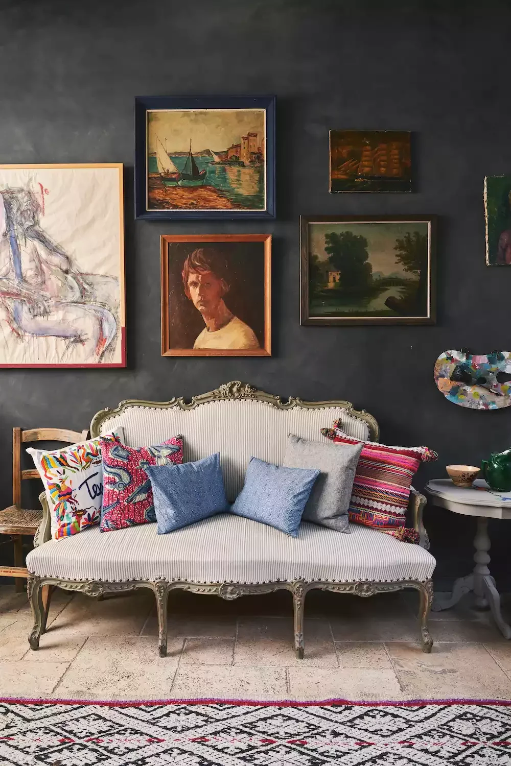 39 Bold Black Living Room Ideas That Will Transform Your Space Into Something Extraordinary 4 Black Gallery Wall