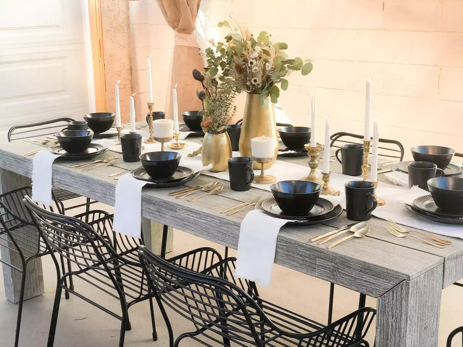 34 Stunning Tablescape Ideas to Transform Your Dining Experience All Year Long Black + Gold Tablescape
