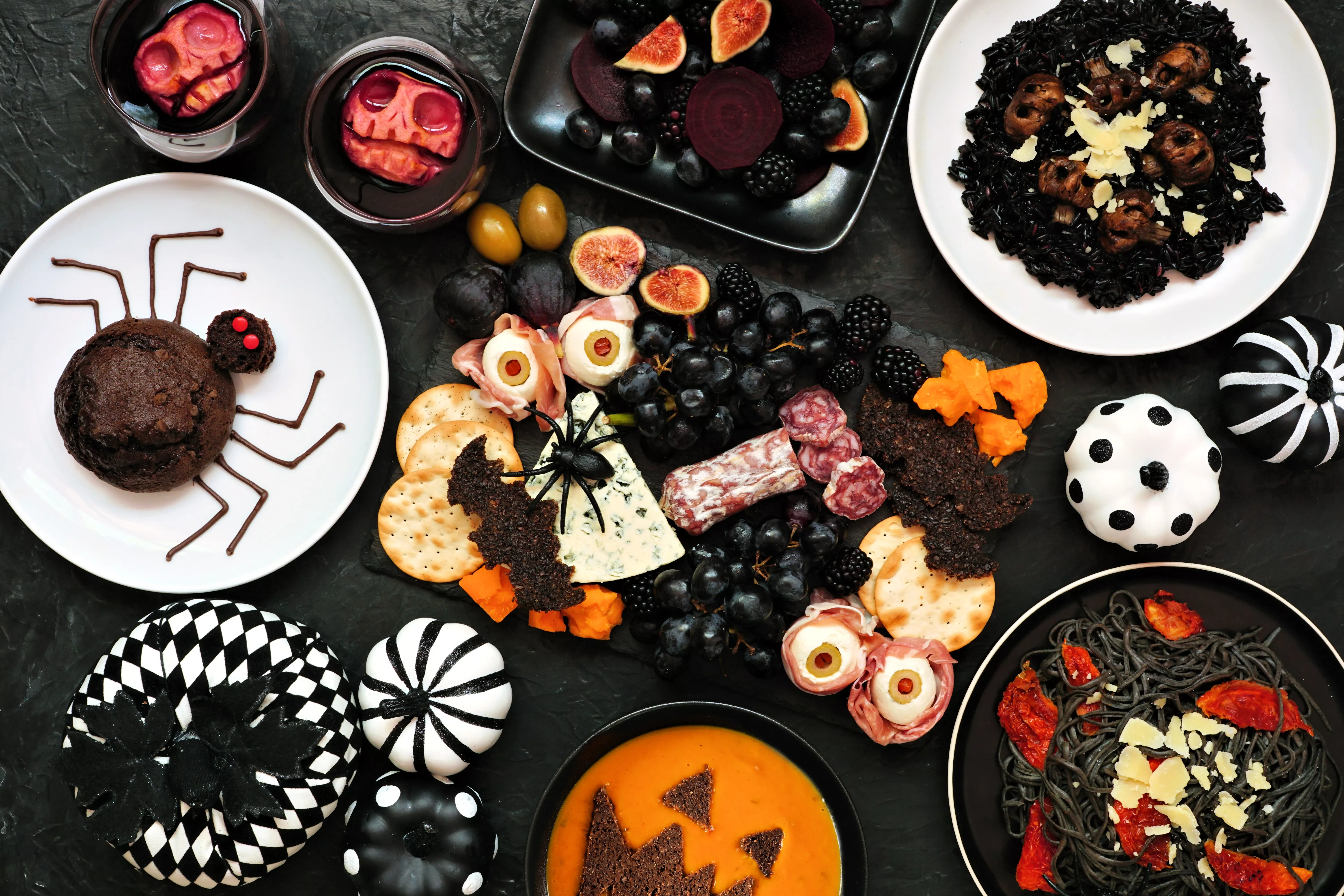 23 Spooky Halloween Charcuterie Board Ideas to Inspire You 18 Black Halloween Snack Board