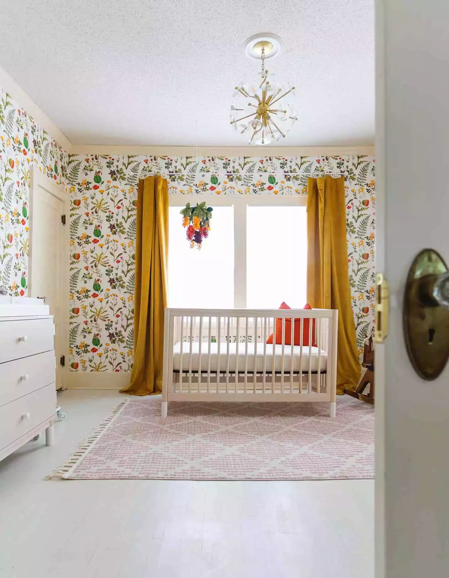 24 Sunny Yellow Bedroom Ideas to Brighten Your Space 23 Black It Out