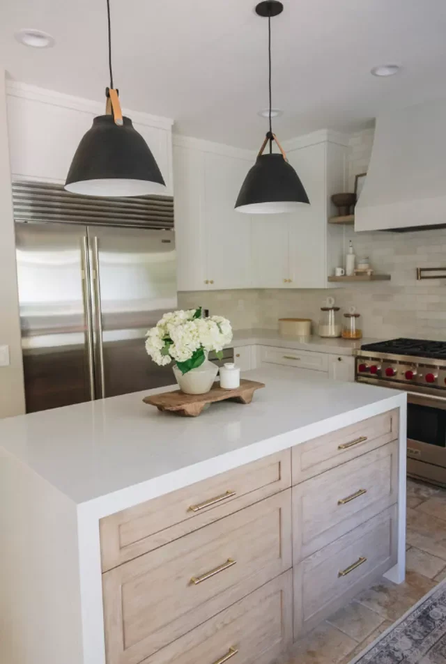 18 Stunning Black and Gold Kitchen Ideas That Transform Your Space Into a Sophisticated Haven 14 Black Pendant Lighting