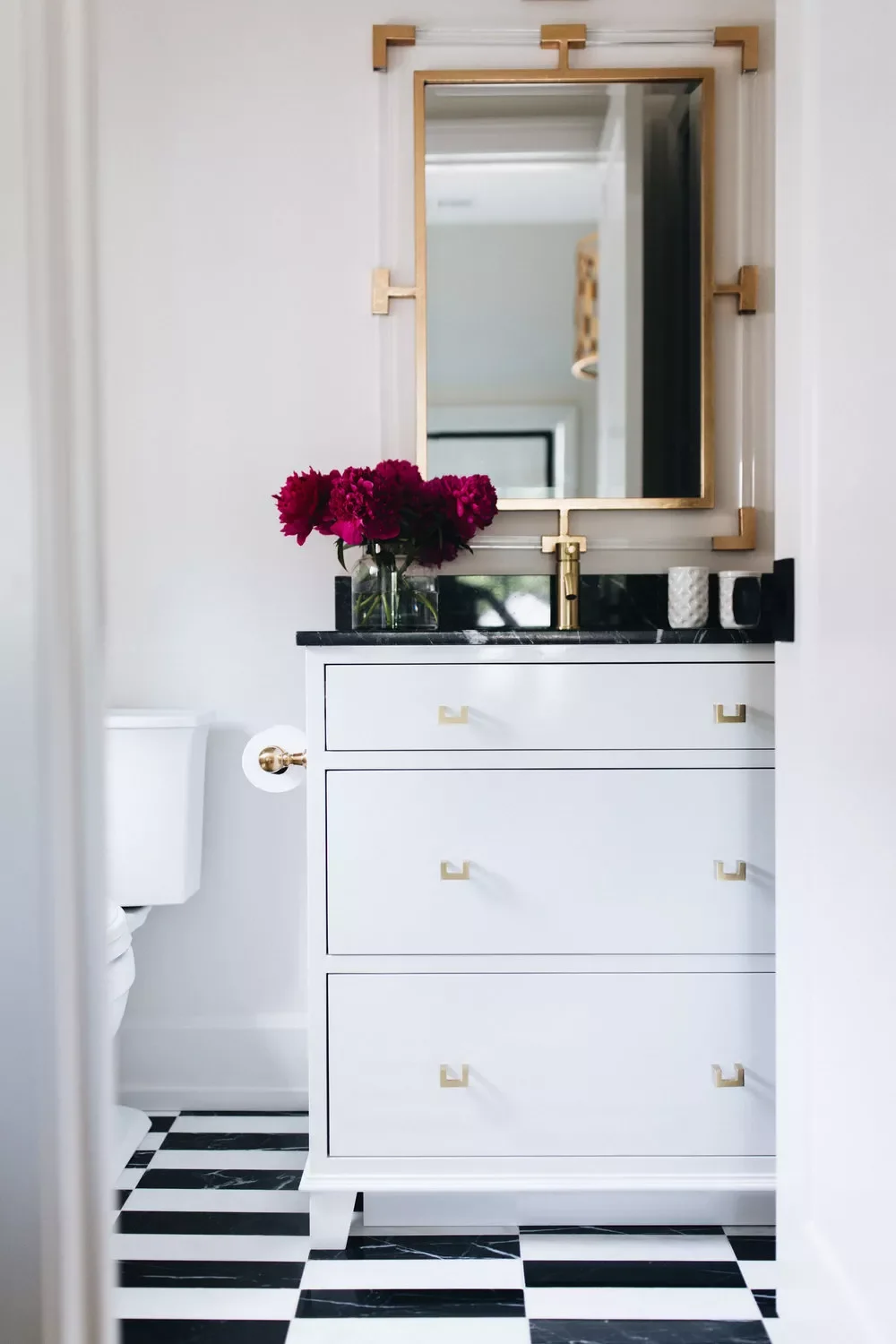 45 Sophisticated Bathroom Designs That Transform Your Home Into a Luxury Retreat 2 Black, White, and Gold