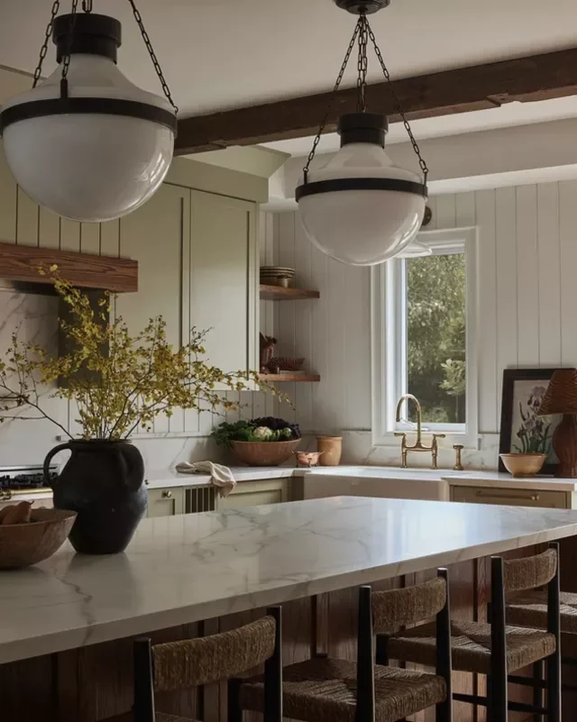 18 Stunning Black and Gold Kitchen Ideas That Transform Your Space Into a Sophisticated Haven 10 Black and Gold Decor