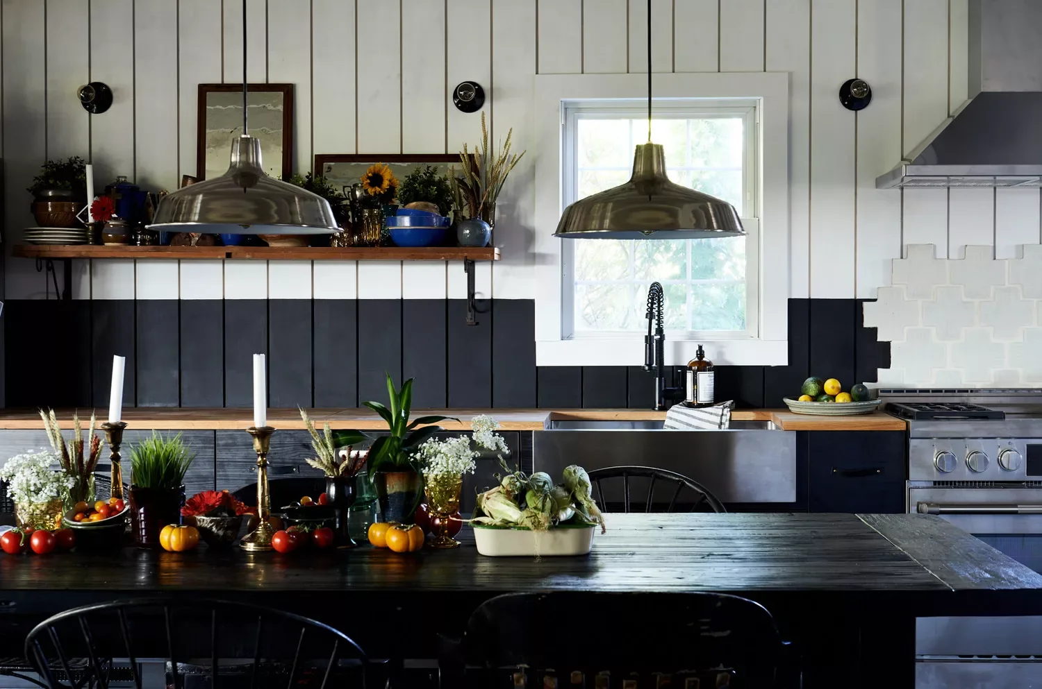 28 Stunning Shiplap Backsplash Ideas That'll Transform Your Kitchen 5 Black-and-White Shiplap