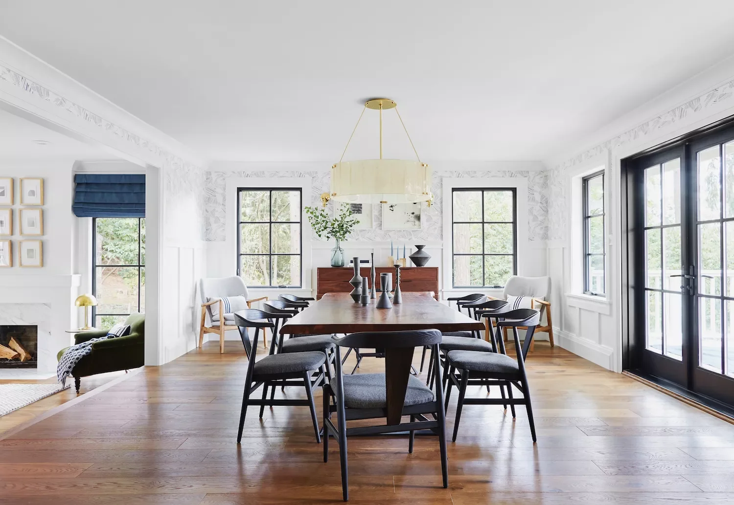 35 Stunning Black Door and White Trim Combinations That Create Perfect High-Contrast Drama 29 Black-and-White Wallpaper