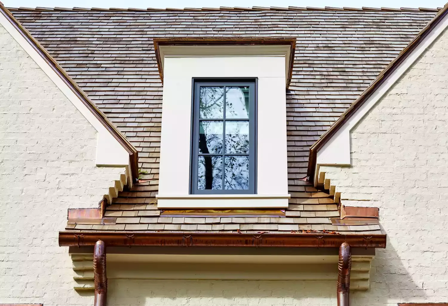 20 Beautiful Window Trim Ideas That Will Transform Your Home's Exterior 12 Black and White