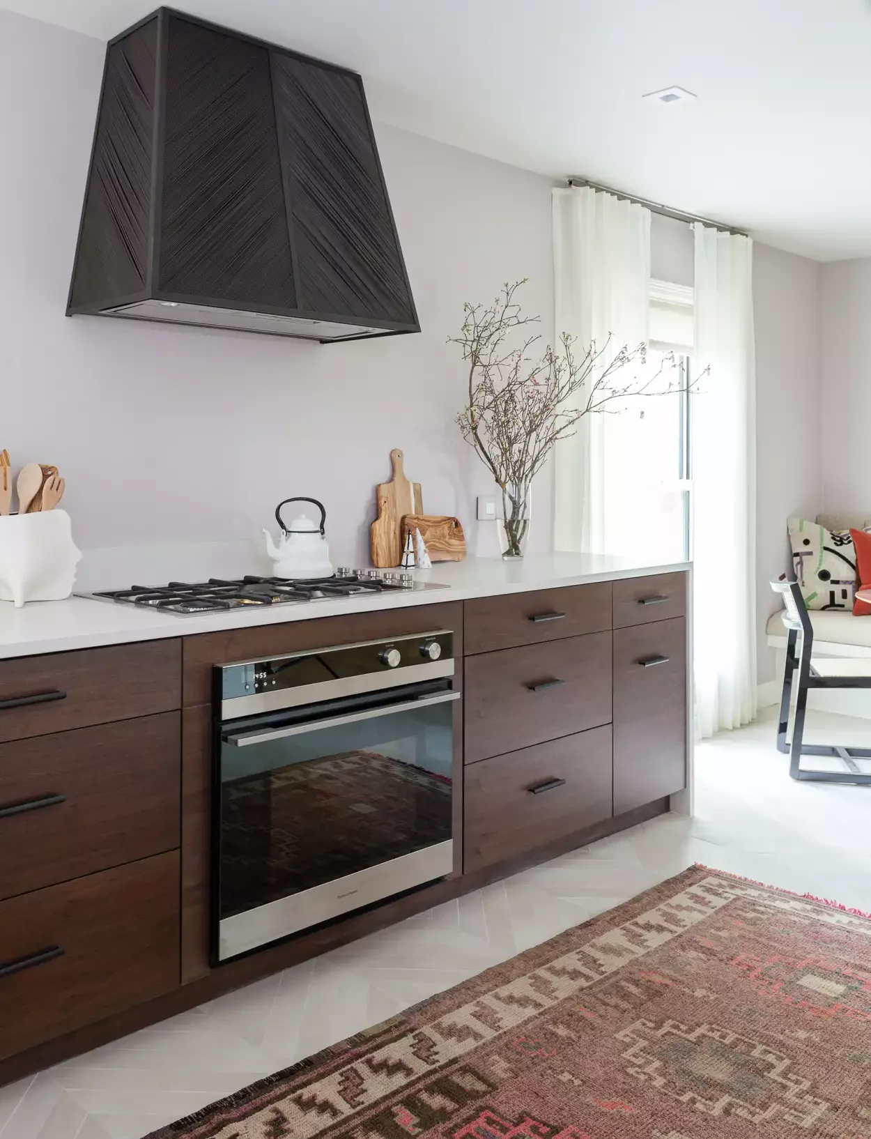 36 Stunning Kitchen Cabinet Hardware Ideas That Transform Your Space Black on Brown