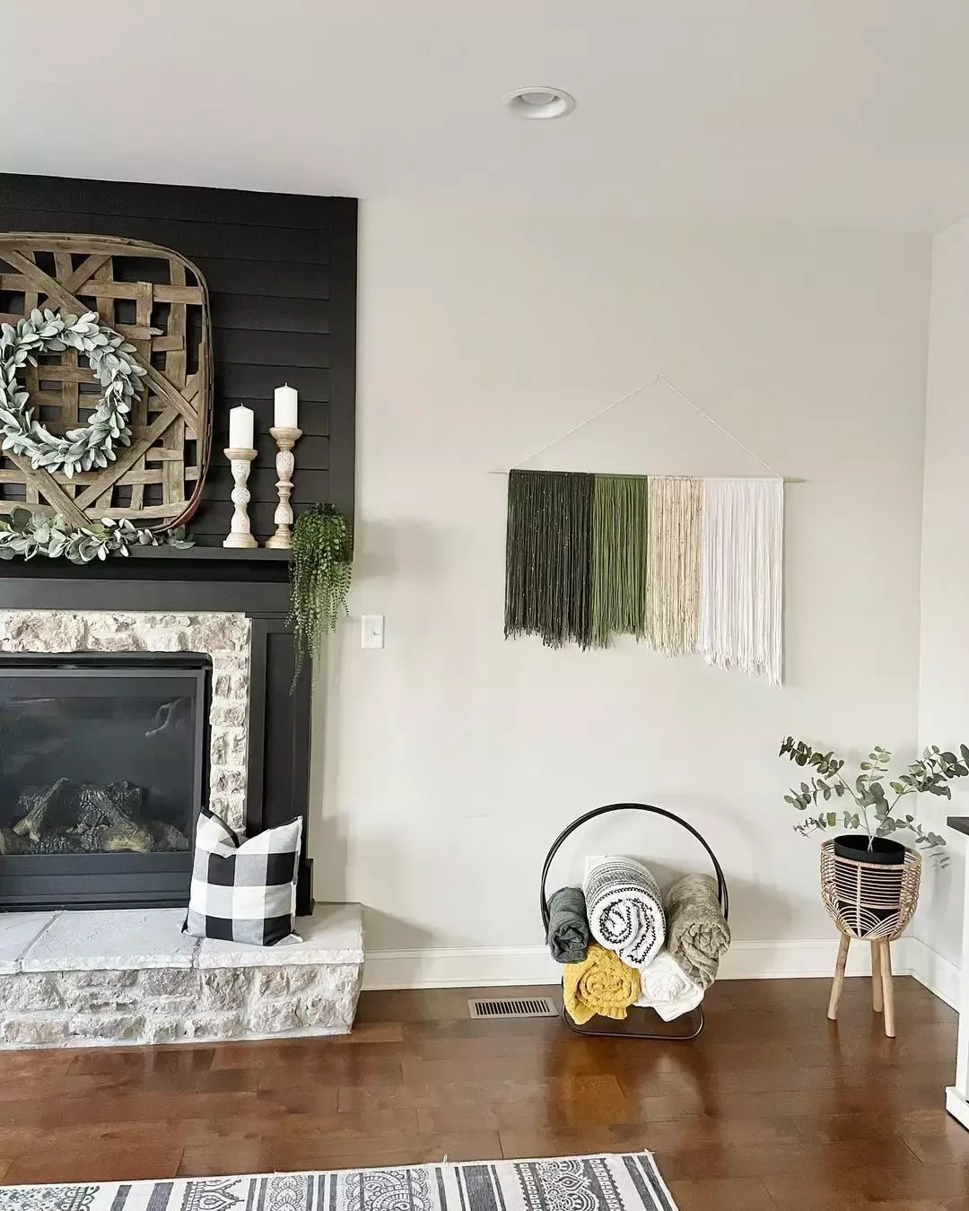 14 Creative Ways to Store Your Blankets: Stylish Organization Blanket Basket