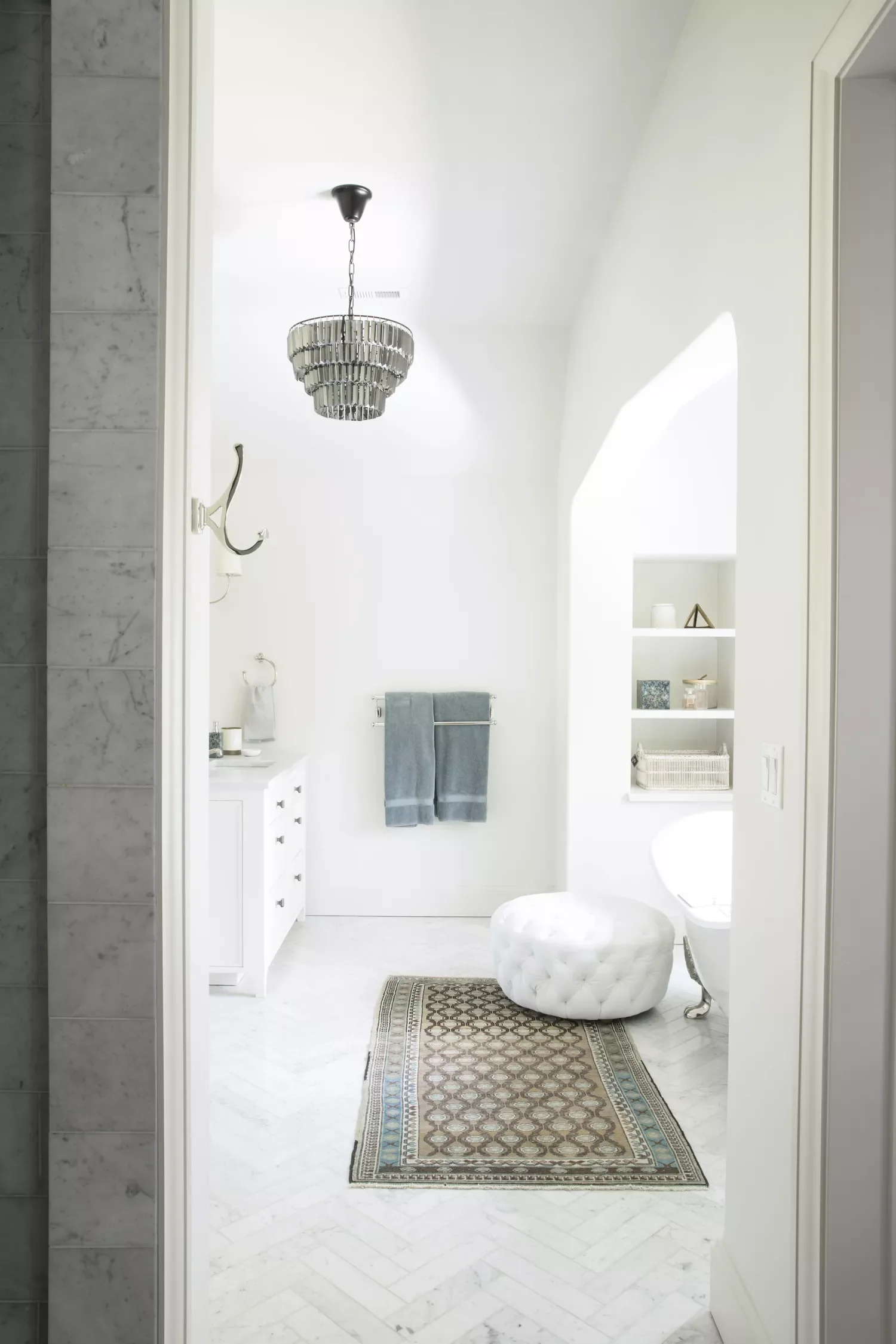 74 Amazing Bathroom Decorating Ideas That Will Transform Your Space 66 Blue and White Theme