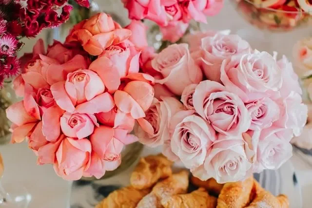 52 Gorgeous Spring Table Centerpiece Ideas to Transform Your Dining Space 34 Blush Rose Bundles