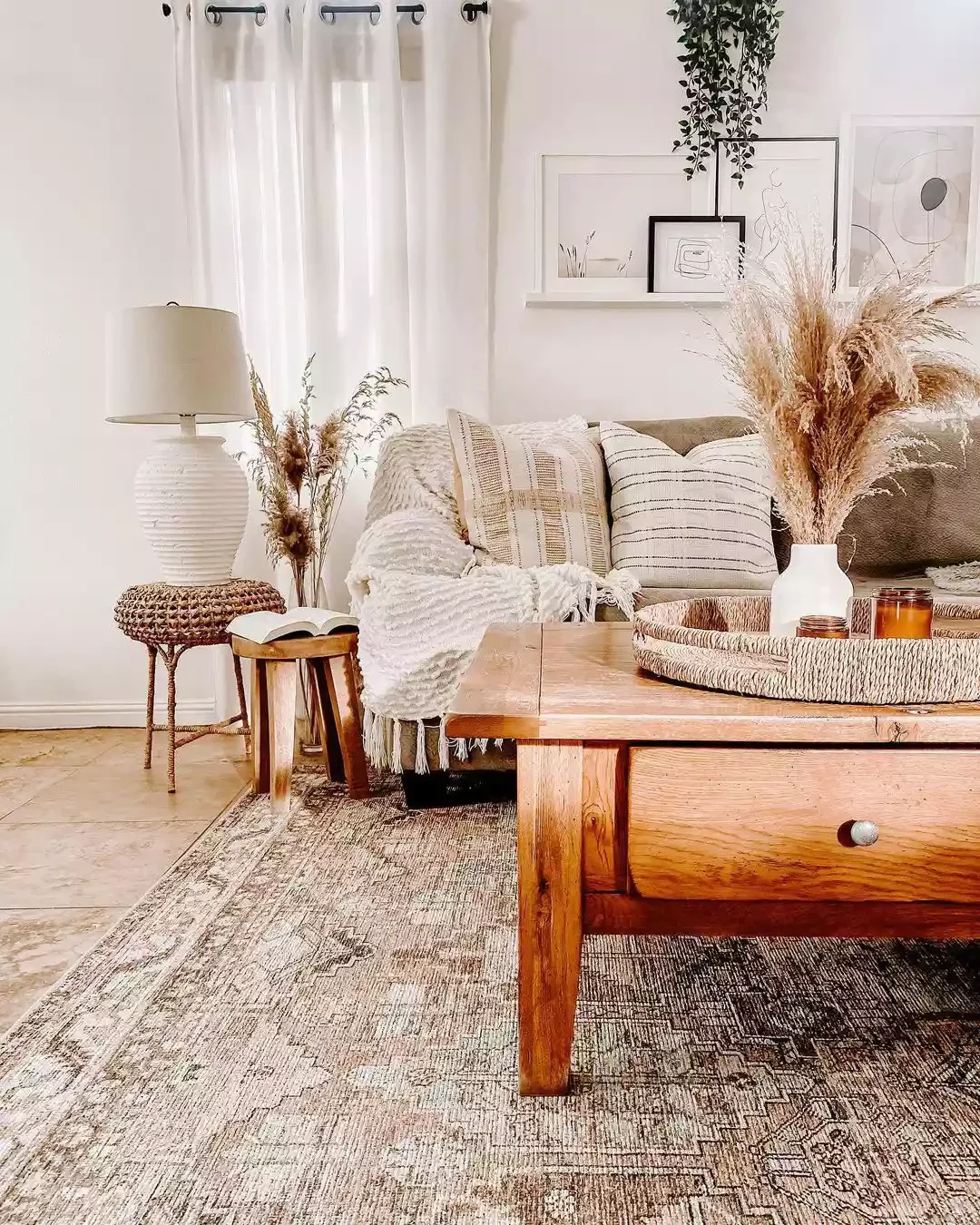 33 Autumn Living Room Ideas That'll Make Your Space Feel Incredibly Cozy 30 Boho-Style Fall Accessories