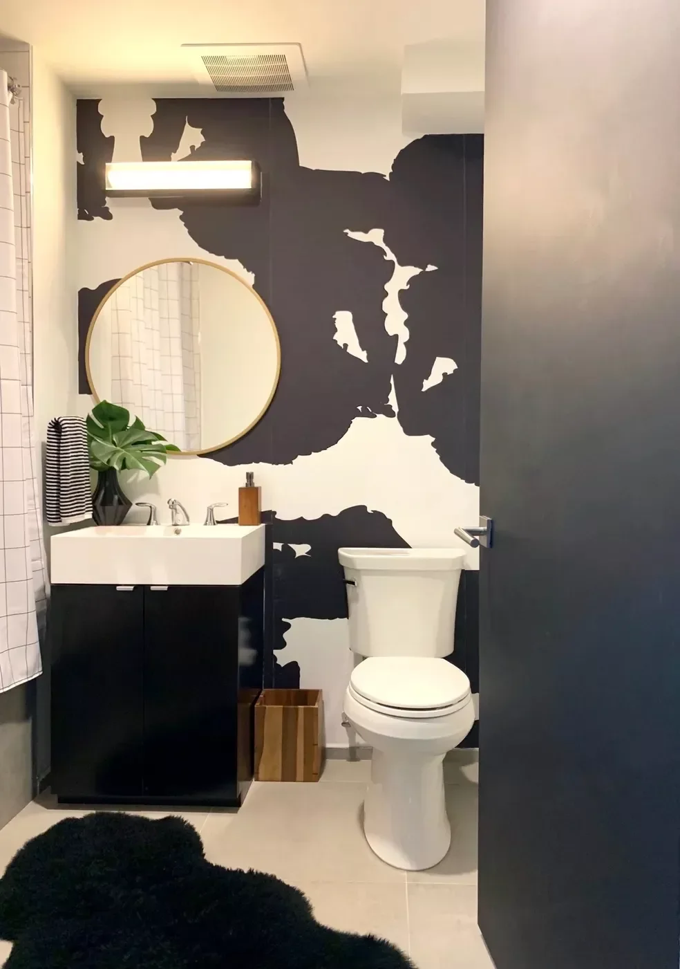 44 Bathroom Accent Wall Ideas That Completely Transform Bold Black-and-White