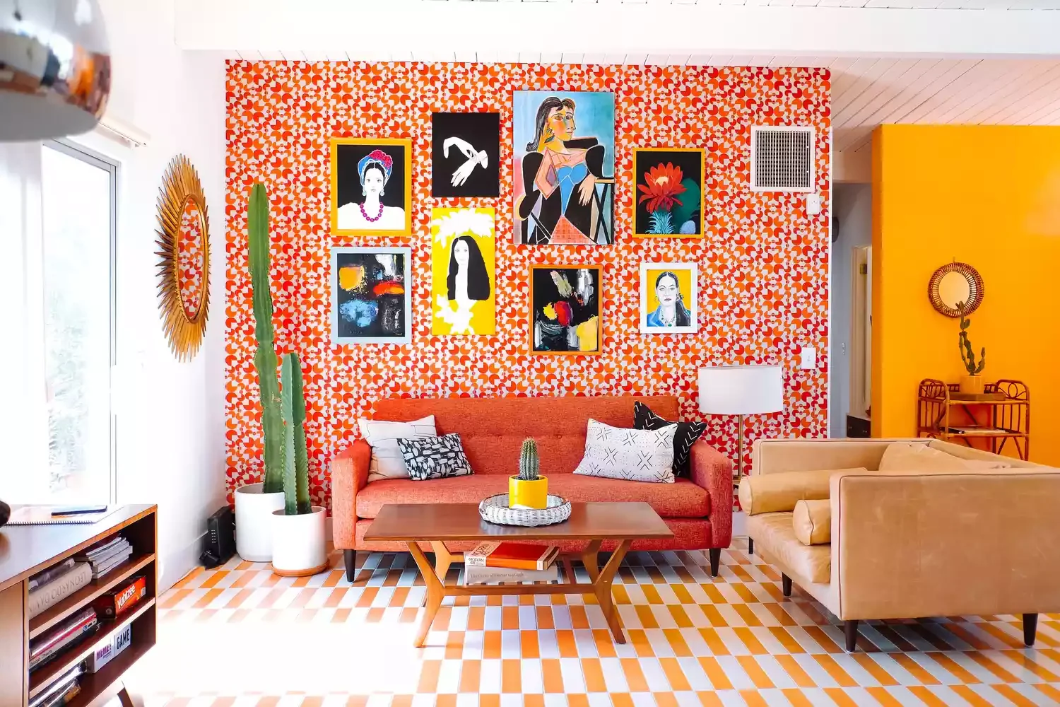 15 Stunning '70s Living Room Ideas That Still Look Amazing Today Bold Colors and Patterns