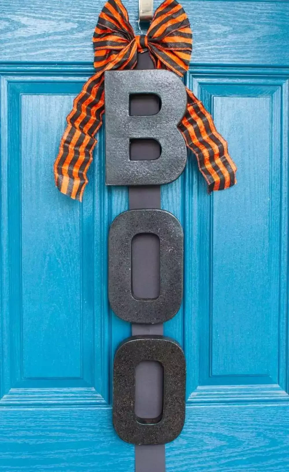 42 Quick Halloween Door Decorations You Can Create in Under an Hour 18 Boo Door Hanger kpkcj
