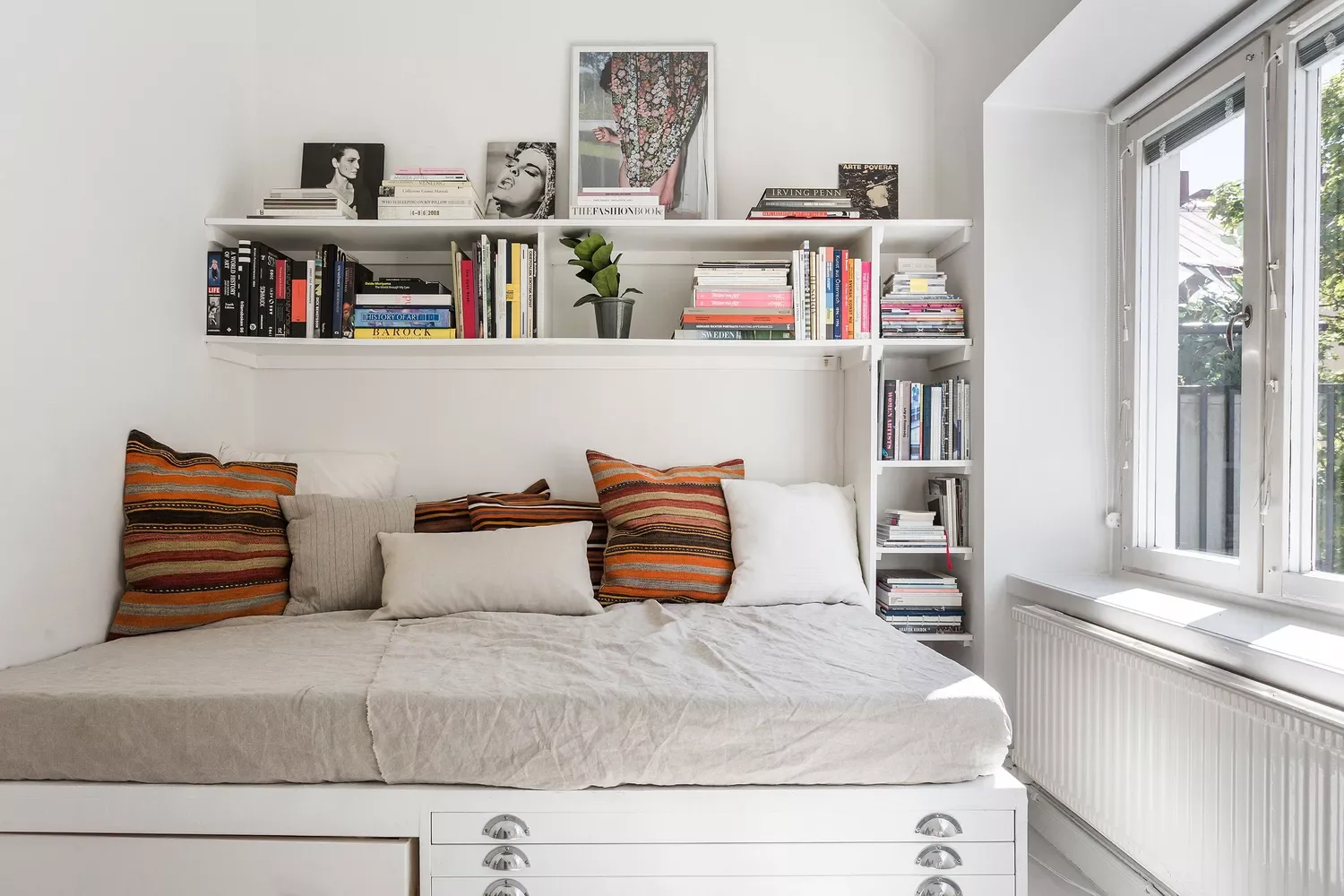 25 Smart Dorm Room Organization Ideas to Transform Your Tiny Space Bookshelf Headboard
