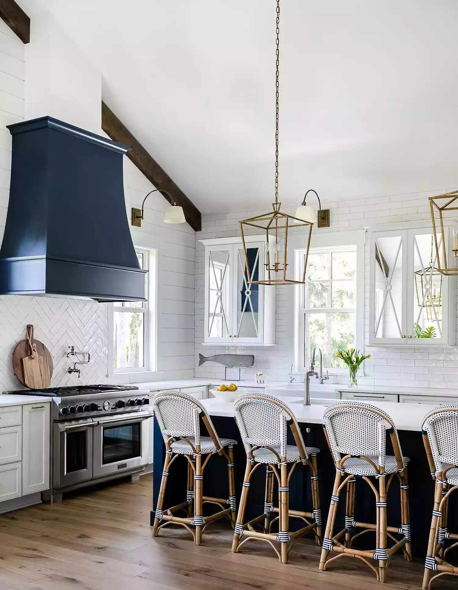 38 Stunning Ceiling Beam Ideas to Transform Your Home 2 Border a Room