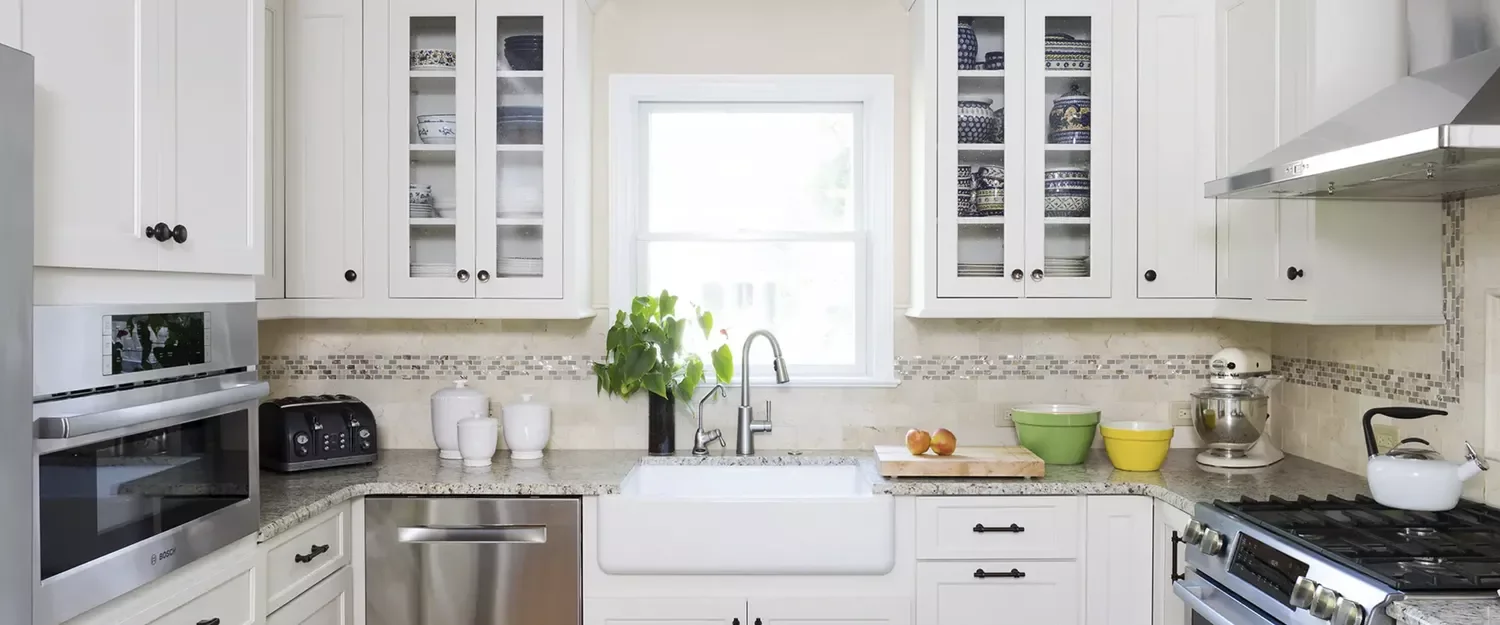 37 Stunning Backsplash Ideas That Make White Cabinets and Granite Countertops Shine Bordered Backsplash
