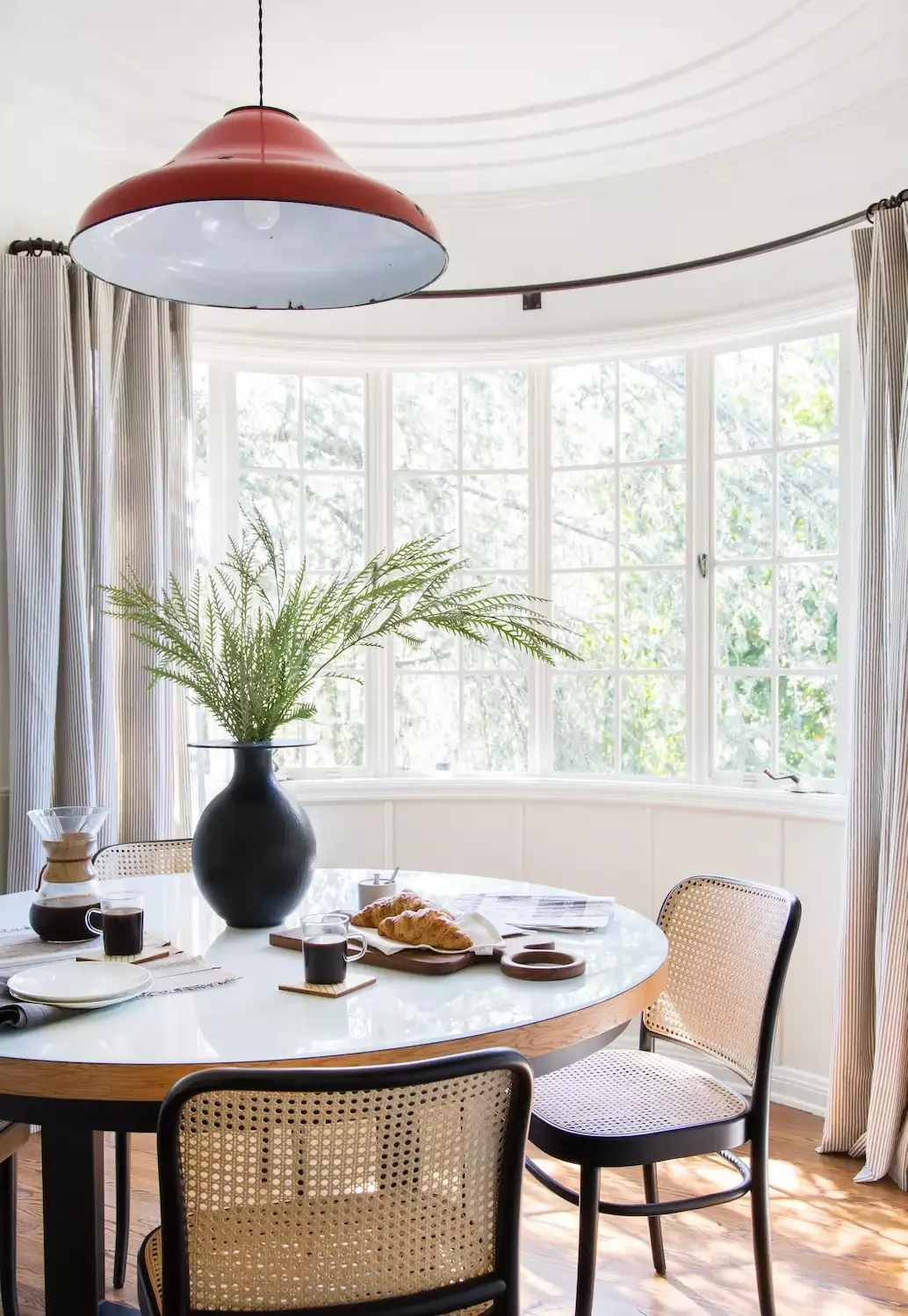 21 Creative Window Trim Ideas to Transform Your Room's Style 2 Bow Window Trim