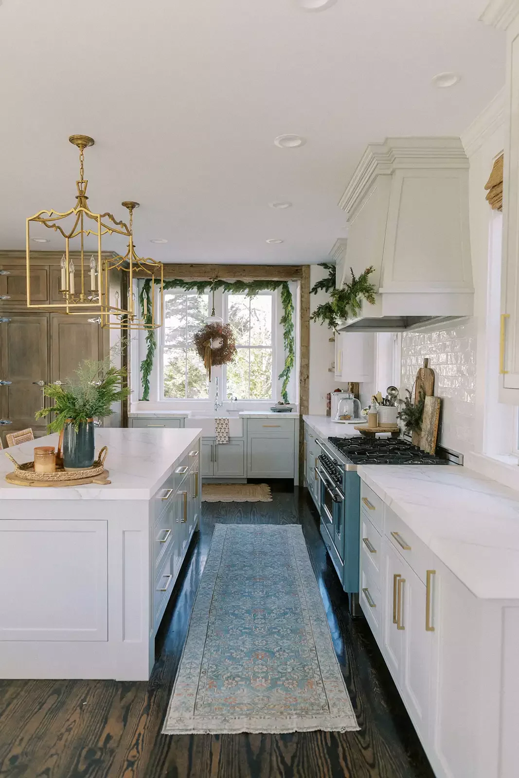 38 Christmas Kitchen Decor Ideas That Create Magic Brass Accents