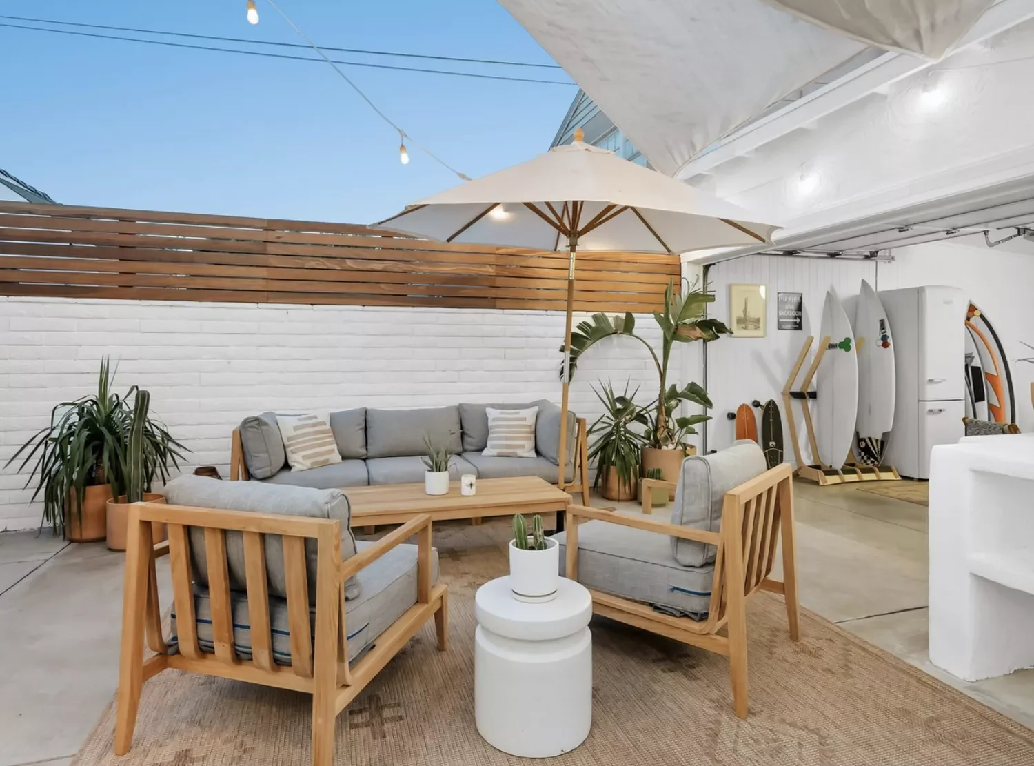 20 Bohemian Decor Ideas to Transform Your Home Into a Relaxing Haven 4 Breezy Boho Style Backyard