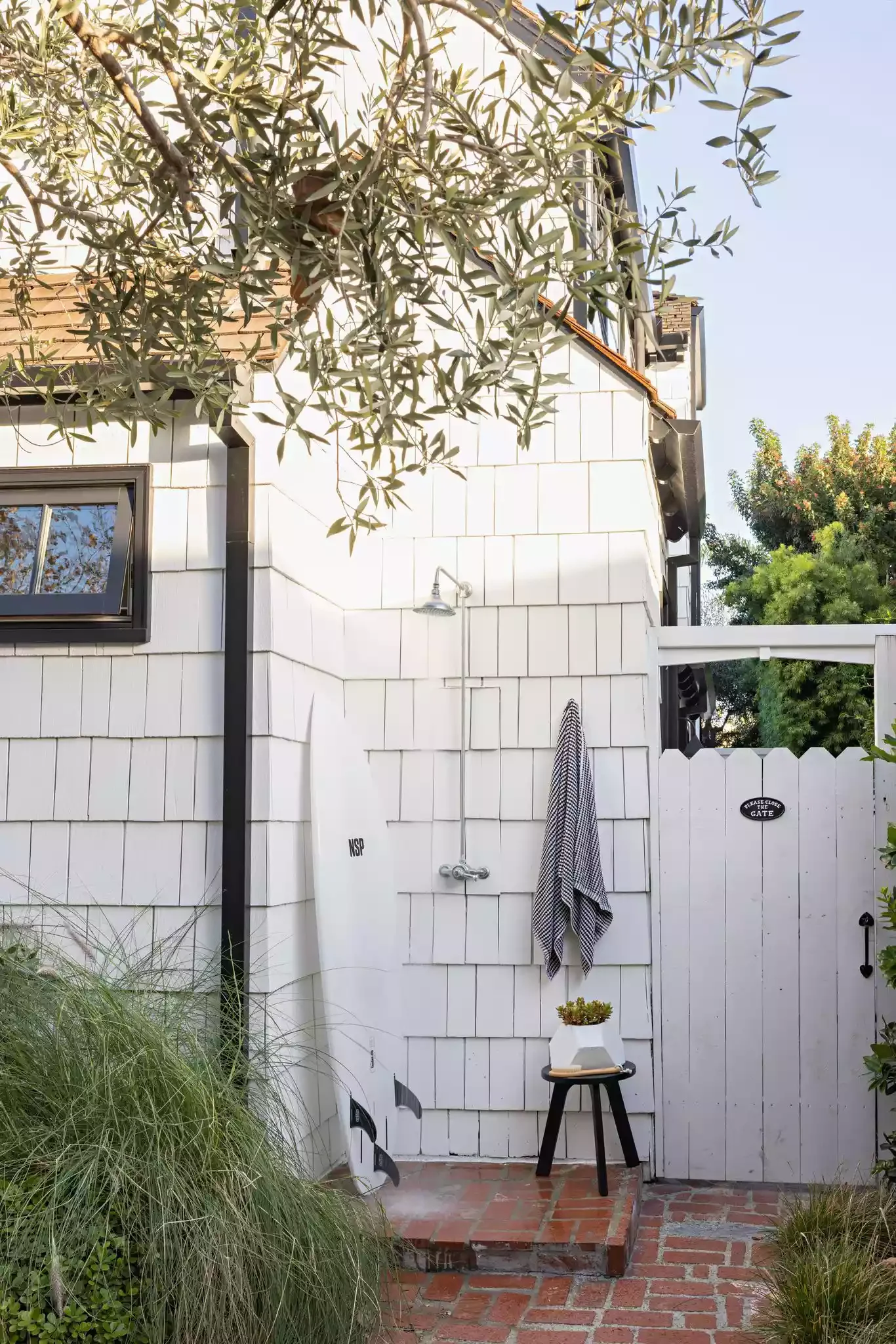 34 Stunning Outdoor Shower Ideas to Transform Your Backyard Oasis 21 Brick Floor Tile